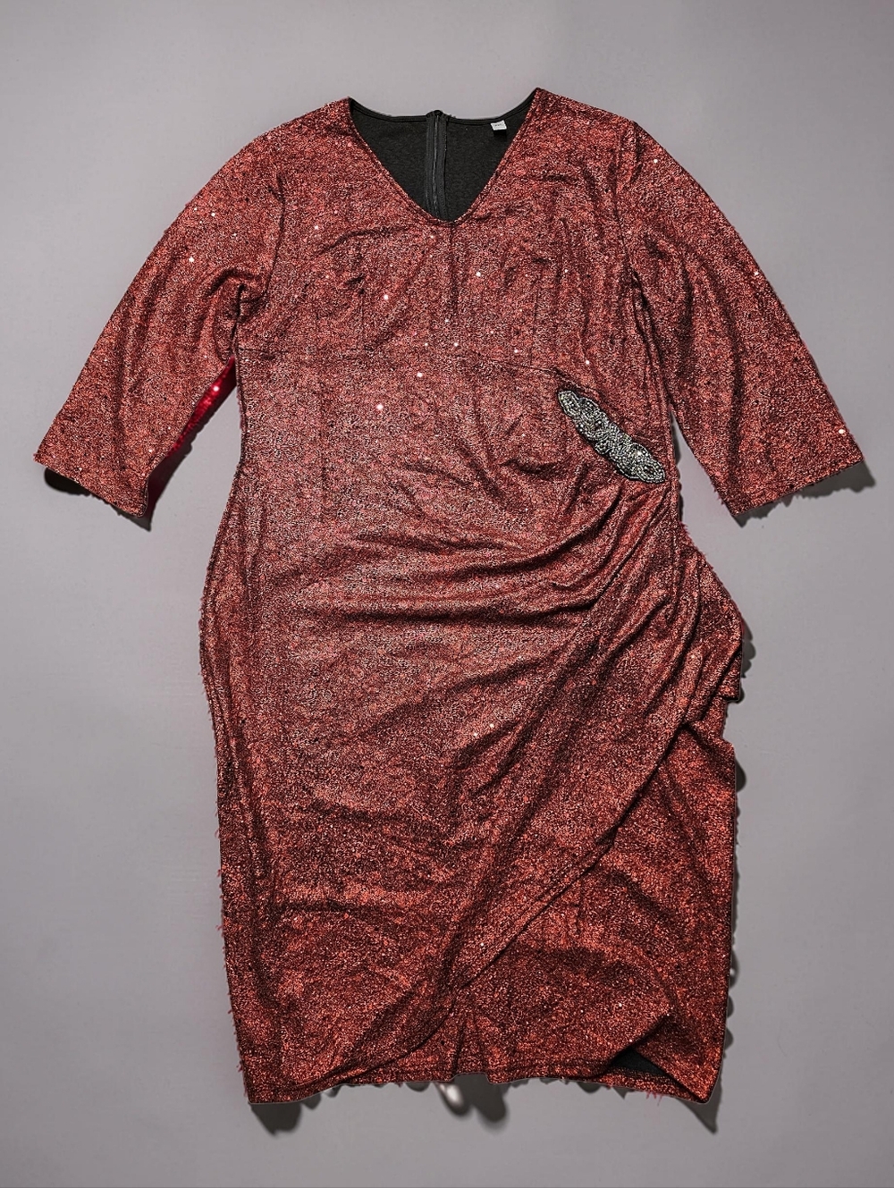 Sparkle Ruched V-Neck Midi Dress in Metallic Wine. Size 2XL.